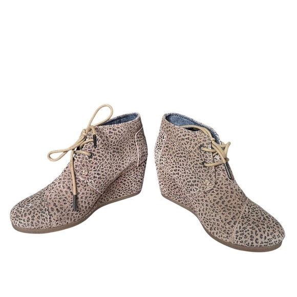 Toms Suede Desert Wedge Heeled Bootie Cheetah Print Size 6 - Picture 9 of 12